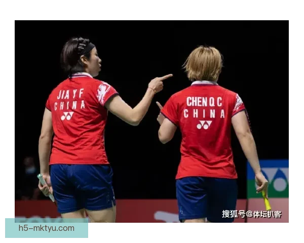 两人相撞公俐逆袭进决赛再创佳绩